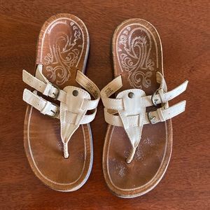 Super Cute Honoka’a Womens sandals size 8. Adjustable leather straps